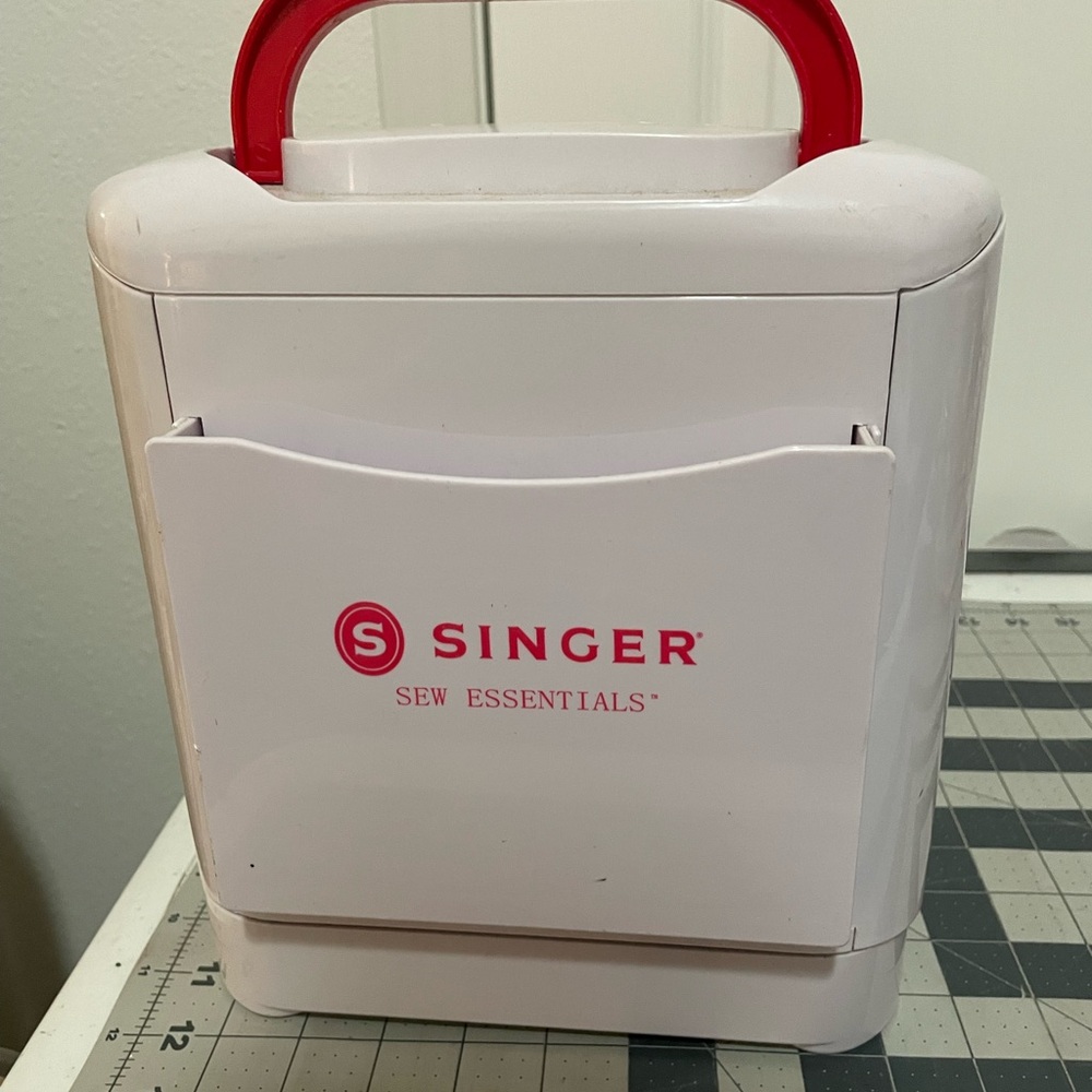 Singer Sew Essentials Portable Sewing Case, 10” wide X 5” deep with thread